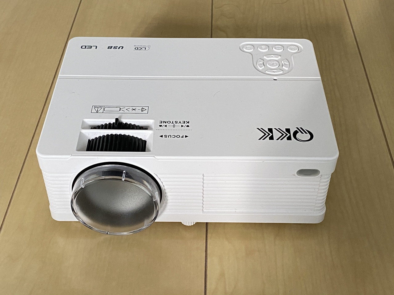 流行に QKK プロジェクター 3600LM LED短焦点プロジェクター フルHD