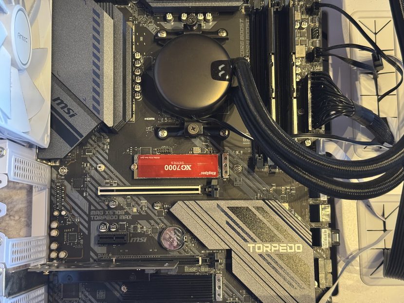 マザーボードのシステムSSDスロット